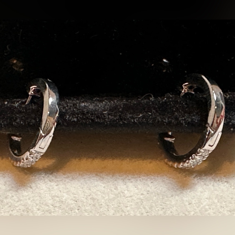 MATEO New York
Diamond Huggie, White Gold - Picture 5 of 7